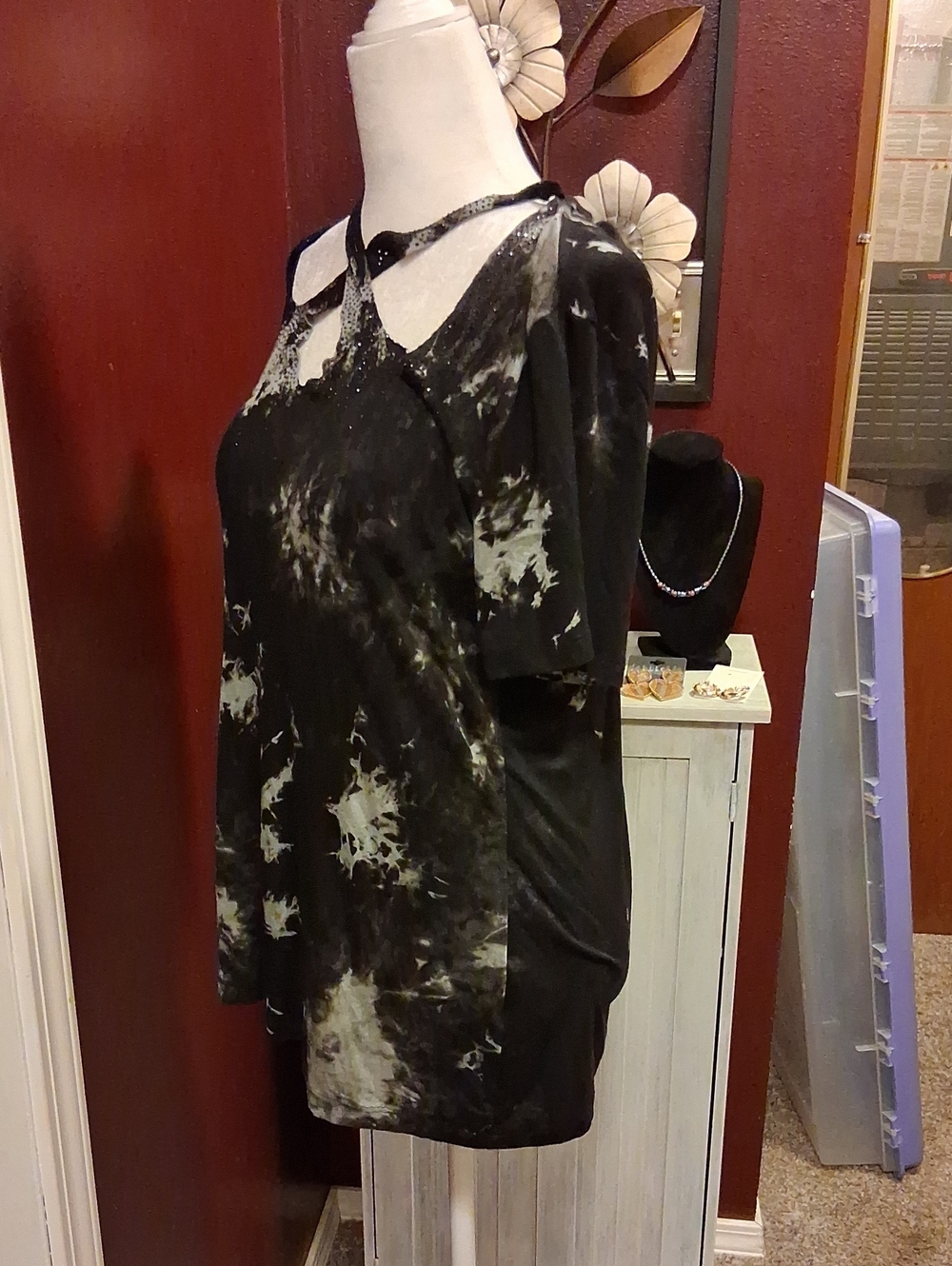 Vocal Black & White Tie-Dye Crisscross Neck Short Sleeve Top - Picture 4 of 7